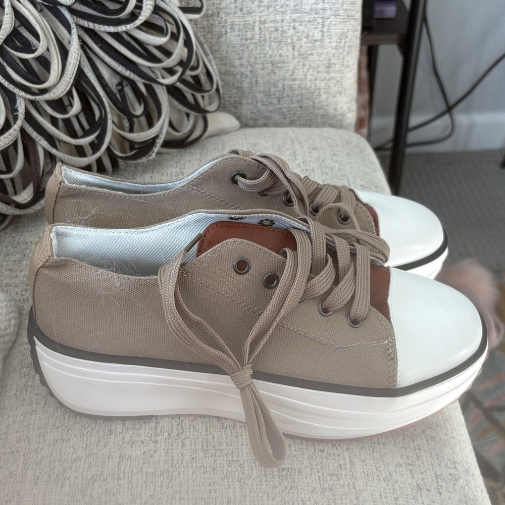 Women's Taupe Canvas Low-Top Platform Sneakers with White Toe. Brand New!